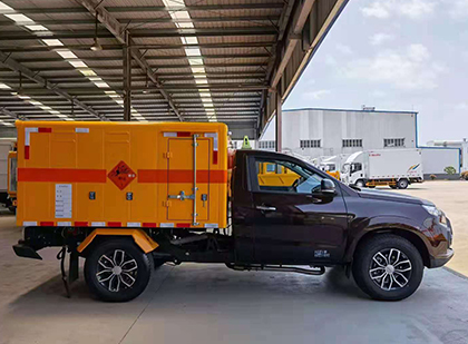 东乌珠穆沁爆破器材运输车